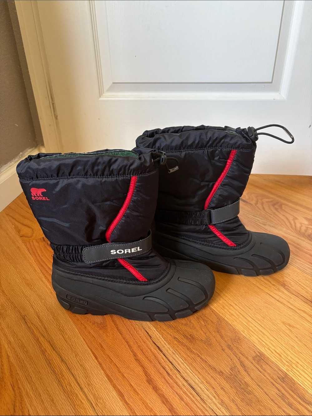 Women’s Sorel waterproof insulated snow boots, size 6.